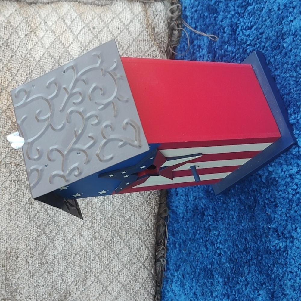 Patriotic Star Birdhouse - Picture 6 of 10